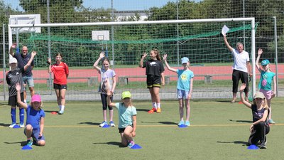 Gruppenfoto einer Mädchenfußballmannschaft