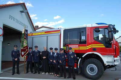 Segnung HLF 10 und Fahrzeughalle