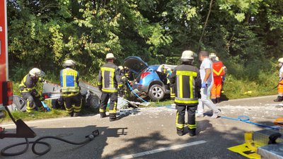 +++ Schwerer Verkehrsunfall mit mehreren Verletzten +++