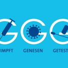 Drei weiße G´s auf hellblauem Hintergrund.