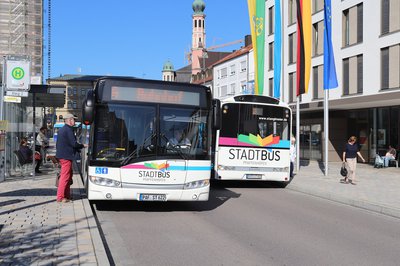 Stadtbusse am Hauptplatz