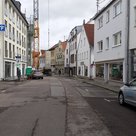 Auenstraße vor der Sanierung mit maroden Asphalt