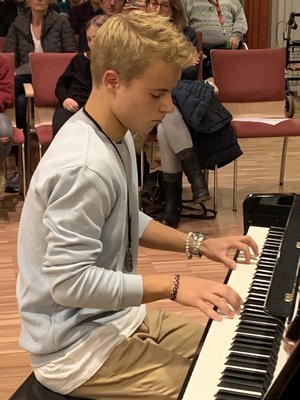 Klavierschüler und andere angehende Musiker können sich noch bis 4. Oktober melden.