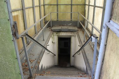 Treppe hinab in den Bunker an der Ingolstädter Straße