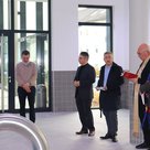 Segnung des neuen Gerolsbads. (v.l. Florian Brunthaler, Projektleiter Bäder Pfaffenhofen GmbH, Bürgermeister Thomas Herker, Imam Kandemir Erdal, Vorsitzender der türkisch-islamischen Gemeinde DiTib, Recep Bal, der katholische Stadtpfarrer Albert Miorin, der evangelische Pfarrer George Spanos)