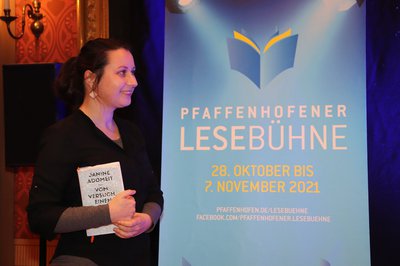 Janine Adomeite bei der Pfaffenhofener Lesebühne