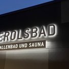 Wenn die Tage kürzer werden lädt das neue Hallenbad zum Schwimmen, Springen, Tauchen und Saunieren ein.