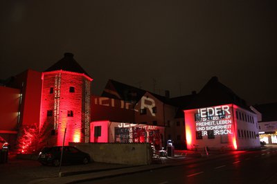 Der Hungerturm in Pfaffenhofen wird zum weltweiten Aktionstag gegen die Todesstrafe wieder beleuchtet.