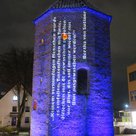 Auf dem Hungerturm in Pfaffenhofen ist noch bis zum 6. Januar ein Zitat der Friedensnobelpreisträgerin Bertha von Suttner zu sehen.