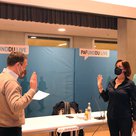 Angelika Schwarzmeier hat vor Bürgermeister Thomas Herker ihren Amtseid als Stadträtin abgelegt.