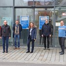 Die neue Leiterin der Steuerstelle Daniela Fuchs mit ihrem Amtsvorgänger Werner Hiesinger, Bürgermeister Thomas Herker, Stadtkämmerin Claudia Jonas, Jürgen Ostermeier, Amtsleiter Personal und Organisation, Geschäftsleiter Florian Erdle (v. l.)