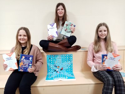 Die Preisträgerinnen von links nach rechts Alina Ponezhda, Marlene Mayr, Sarah Würzburger