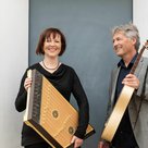 Frau mit Hackbrett und Mann mit Gitarre