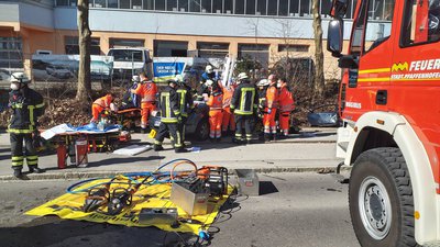 +++ Alarmstufenerhöhung bei Verkehrsunfall +++