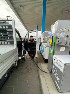 Einmal Volltanken bitte! Auch die Stadtwerke fahren mit Biomethan