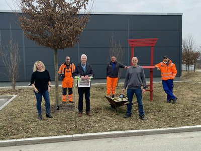 Verabschiedung Alois Ott im Freien – nach 35 Jahren Dienst im Freien.  (Claudia Demmel, Manfred Erhard, Alois Ott, Johann Eller, Mario Dietrich, Gerd Meßner, v.l.n.r.) 
