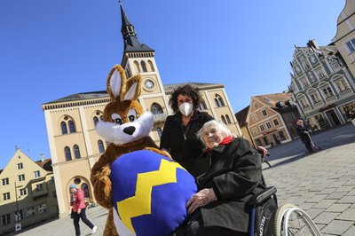 DER FRÜHLINGSHASE IST IN DER STADT!