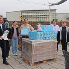 Norbert Kurzmeier übergibt die Kuscheltier-Boxen an die Mitglieder des Jugendparlaments.
v. links n. rechts: Peter Heinzlmair (3. Bürgermeister), Victoria Gallus (Jugendparlament), Paula Stahl (Jugendparlament), Norbert Kurzmeier (Inhaber Der Bärchenmacher), Laura Gnann (Jugendparlament), Nova Weigelt (Praktikantin Stadtjugendpflege) und Matthias Stadler (Leitung Stadtjugendpflege)