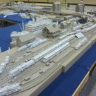 Die Ausstellung zeigt eine Vielzahl an kleinen Modellen, die sich zu kompletten Hafen- und Eisenbahnanlagen fügen. 