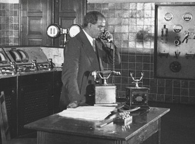 Mit einer modernen Telefonanlage waren die Amperwerke in den 1920er Jahren ausgestattet. 