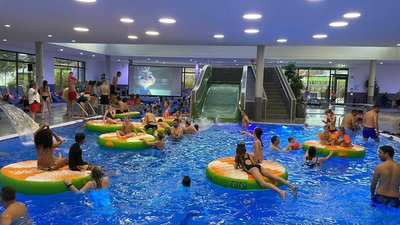 Fullhouse im Gerolsbad: H20-Indoor-Fun und AquaMovie voller Erfolg