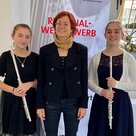 Karina Erhard begleitete ihre Schülerinnen Anastasiia Lytvyn (links) und Theresa Kunhardt von Schmidt (rechts) zum Regionalwettbewerb „Jugend musiziert“ nach Ingolstadt. 