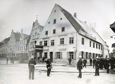 Löschübung am Hauptplatz/Ecke Sonnenstraße (1906) 