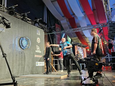 Rob Cross im Finale gegen Dominik Grüllich.