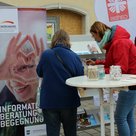 Am Infostand erfahren Betroffene und Angehörige alles rund um das Thema Demenz.