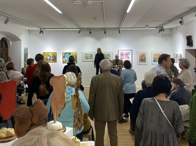 Kulturreferent Haiplik und die Vorsitzende des Kunstkreises Paulsen-Knop richteten Worte an die Gäste.