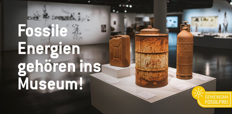 Auf einem Tisch im Museum stehen alte, rostige Ölgefäße