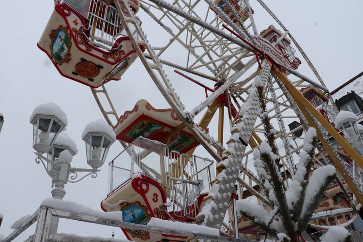 Riesenrad bei Schnee