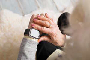 PAF_smartwatch_senior_583223728_shutterstock_S.jpg
