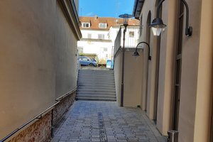 Sanierte Treppe zwischen Haus der Begegnung und Müllerbäu Sudhaus