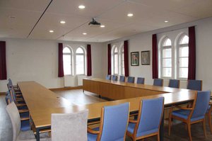 web_kleiner-sitzungssaal.jpg